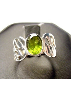 Anillo de plata ANILLO PERIDOT y PLATA TRABAJADA.: talla 7.5.: