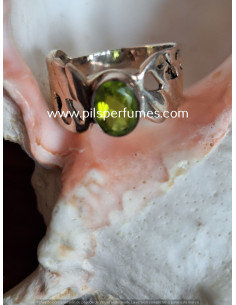 Anillo de plata ANILLO PERIDOT y PLATA TRABAJADA.: talla 7.5.: 2