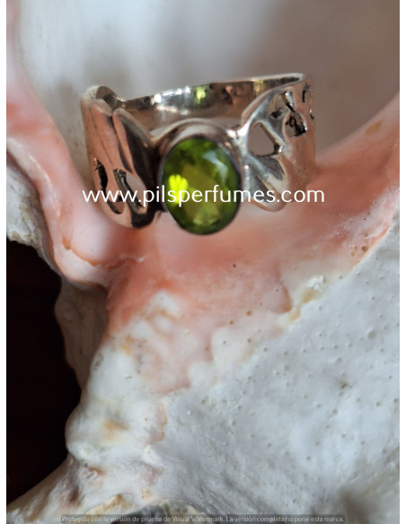 Anillo de plata ANILLO PERIDOT y PLATA TRABAJADA.: talla 7.5.:
