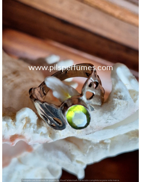 Anillo de plata ANILLO PERIDOT y PLATA TRABAJADA.: talla 7.5.: