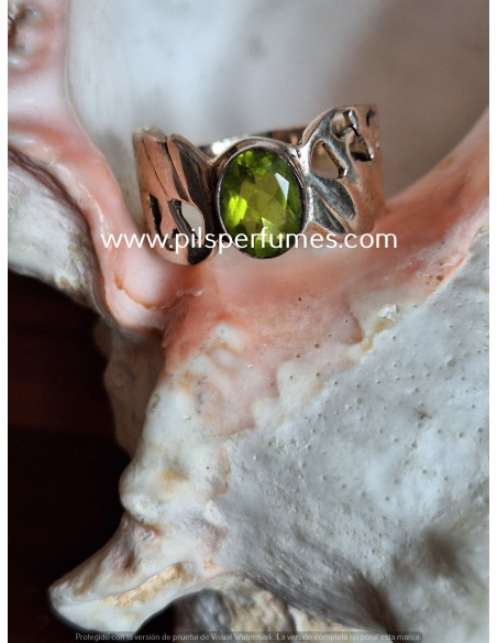 Anillo de plata ANILLO PERIDOT y PLATA TRABAJADA.: talla 7.5.: