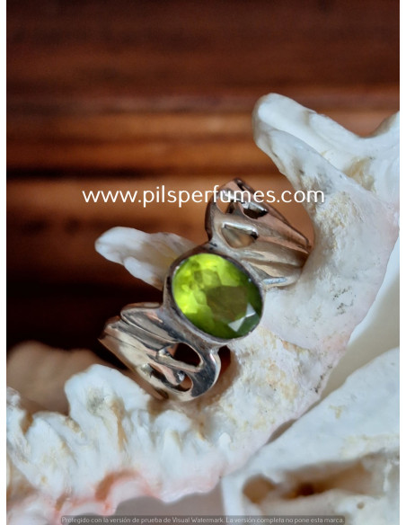 Anillo de plata ANILLO PERIDOT y PLATA TRABAJADA.: talla 7.5.: